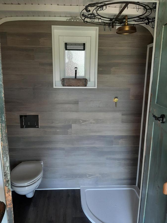 Glamping De Vrije Wind, Tentverhuur Houwerzijl Bagian luar foto