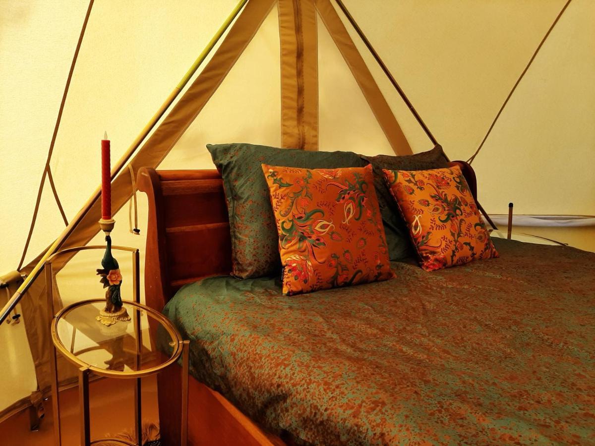 Glamping De Vrije Wind, Tentverhuur Houwerzijl Bagian luar foto